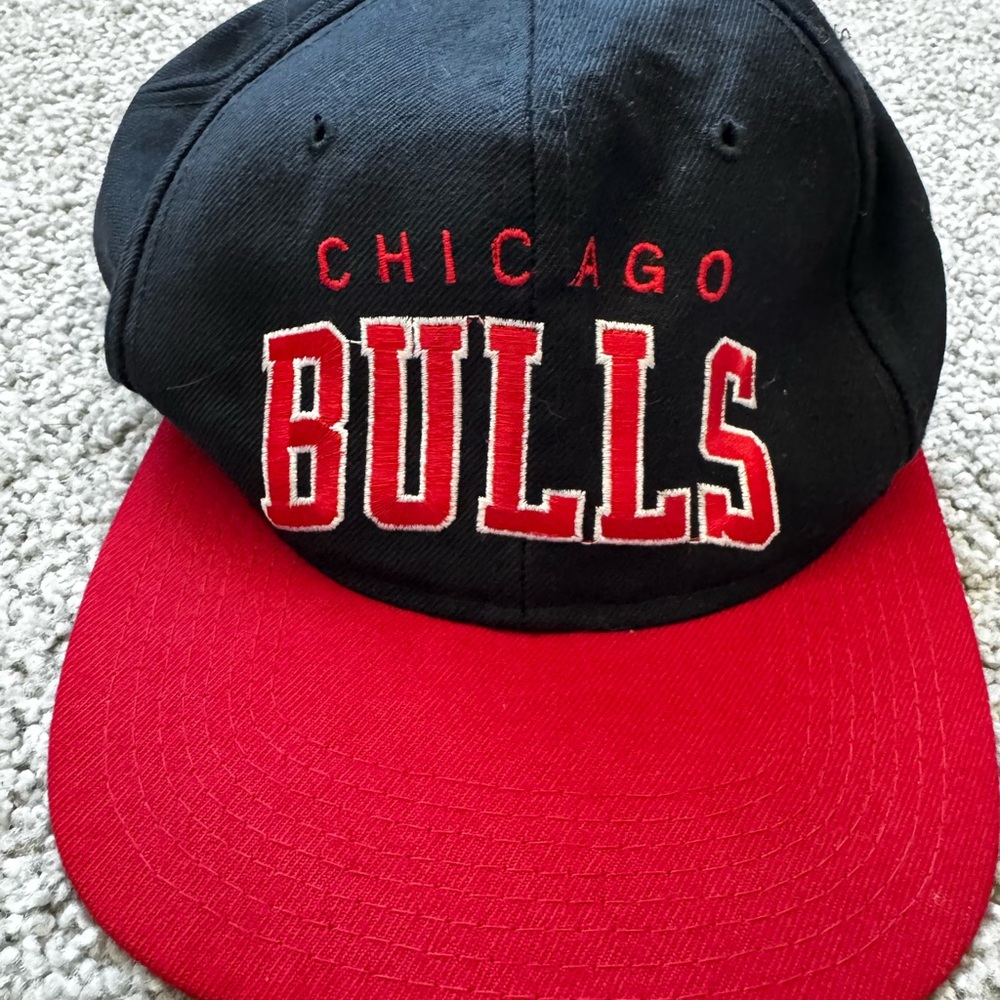 Vintage Retro Chicago Bulls Black and Red  Starter Hat